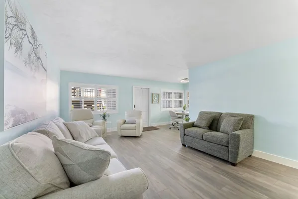 Property Slideshow image 2 of 21 | 3322 cynthia ln 102, ,, FL, 33461
