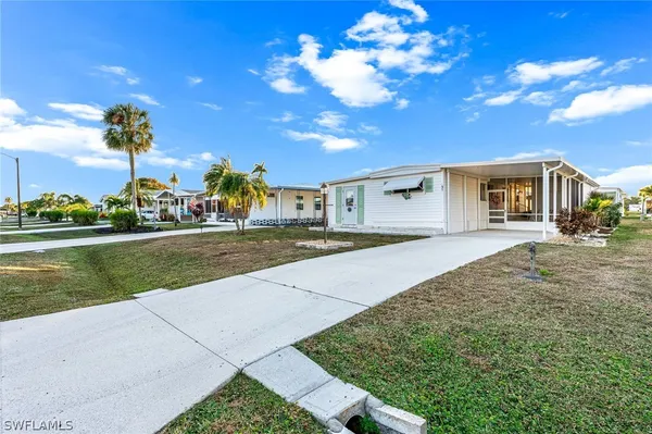 Property Slideshow image 3 of 31 | 31 san remo cir, Naples, FL, 34112