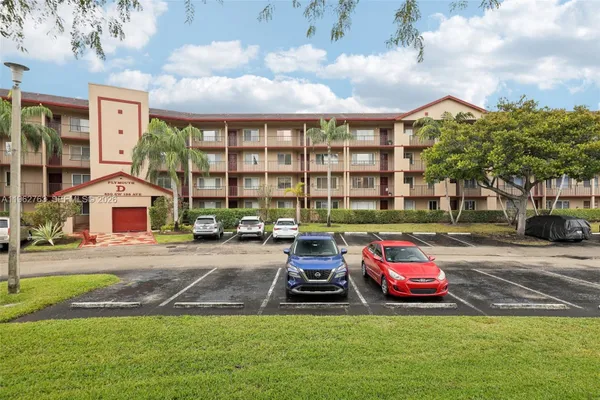 Property Slideshow image 2 of 19 | 850 sw 138th ave 208d, Pembroke Pines, FL, 33027
