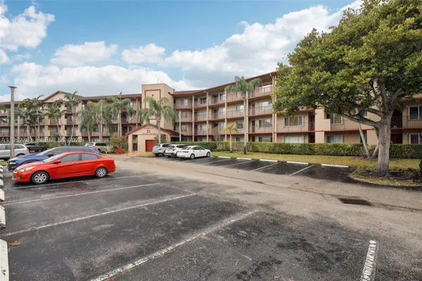 Property Slideshow image 3 of 19 | 850 sw 138th ave 208d, Pembroke Pines, FL, 33027