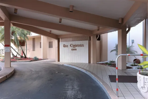 Property Slideshow image 2 of 29 | 1200 saint charles pl 302, Pembroke Pines, FL, 33026