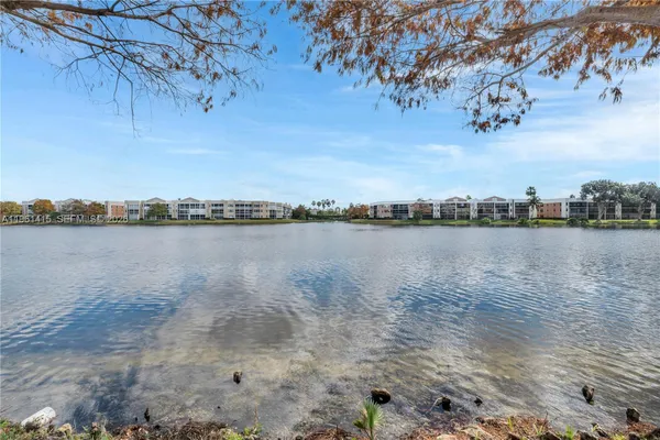 Property Slideshow image 3 of 61 | 7406 n devon dr 108, Tamarac, FL, 33321