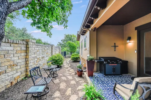 Property Slideshow image 3 of 27 | 104 rivalto cir 1, Lakeway, TX, 78734