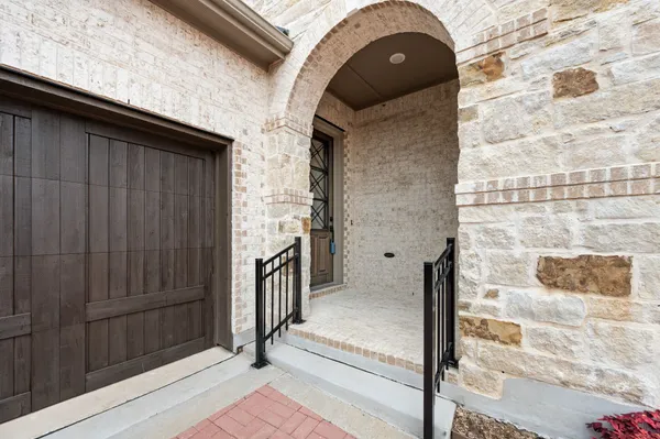 Property Slideshow image 2 of 29 | 4821 forest crest pkwy, Arlington, TX, 76005