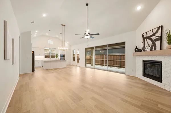 Property Slideshow image 3 of 30 | 4821 forest crest pkwy, Arlington, TX, 76005