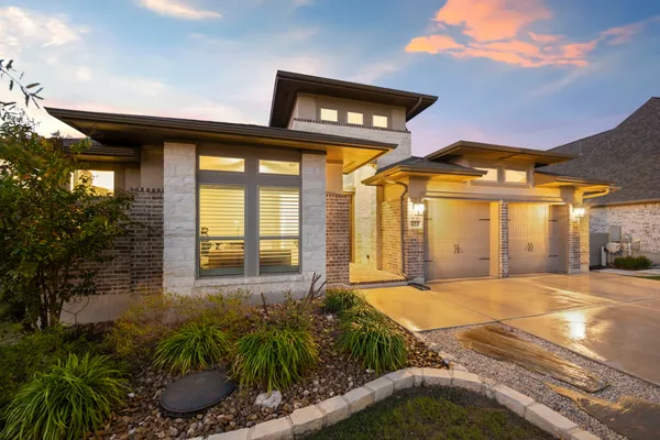 Property Slideshow image 3 of 40 | 422 bridle trl, New Braunfels, TX, 78132