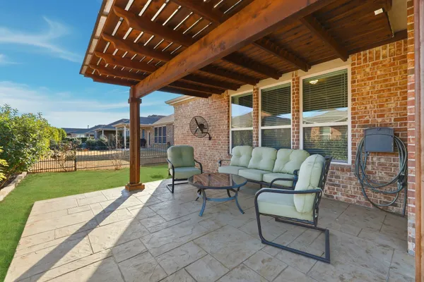 Property Slideshow image 3 of 37 | 1810 port royal ln, Frisco, TX, 75036