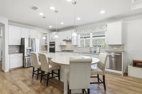 Property Slideshow image 3 of 37 | 1810 port royal ln, Frisco, TX, 75036