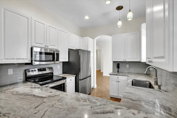 Property Slideshow image 2 of 43 | 837 vistana cir, Naples, FL, 34119