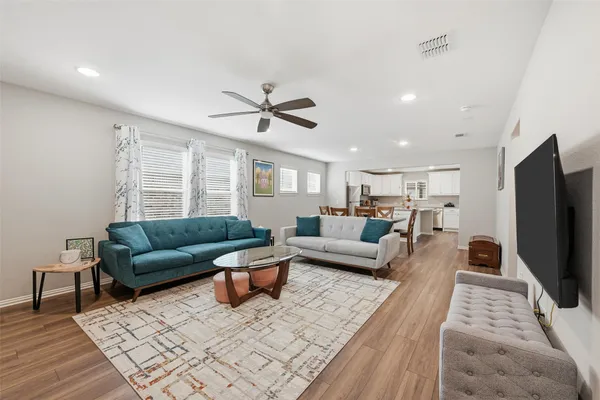 Property Slideshow image 2 of 37 | 200 sleepy willow ln, Mckinney, TX, 75071