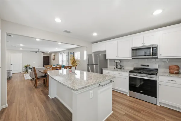 Property Slideshow image 3 of 37 | 200 sleepy willow ln, Mckinney, TX, 75071