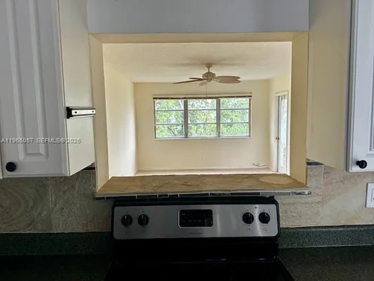 Property Slideshow image 2 of 11 | 2223 park ln 304, Hollywood, FL, 33021