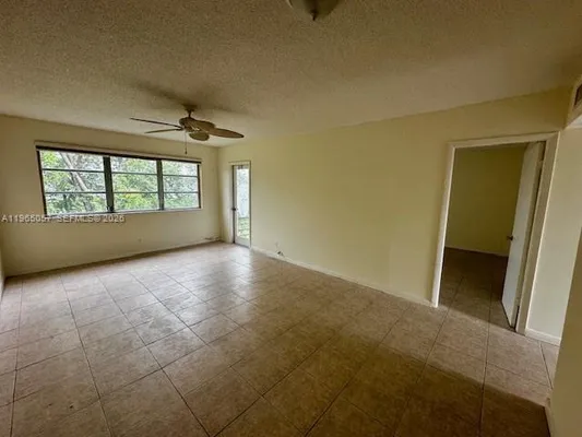 Property Slideshow image 3 of 11 | 2223 park ln 304, Hollywood, FL, 33021