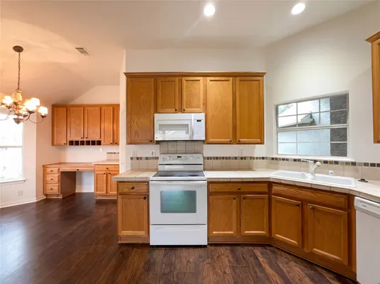 Property Slideshow image 3 of 23 | 9700 pinewood dr, Denton, TX, 76207