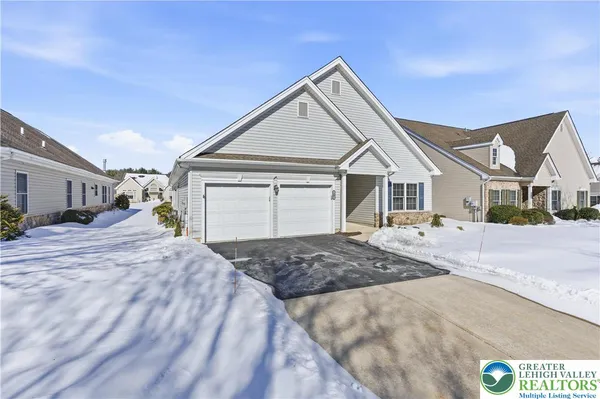 Property Slideshow image 2 of 37 | 18 devonshire dr, Easton, PA, 18045