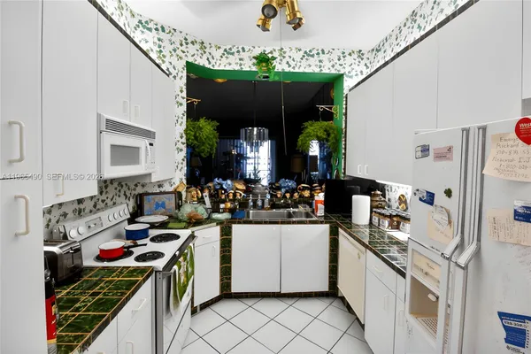 Property Slideshow image 3 of 9 | 7700 trent dr 407, Tamarac, FL, 33321