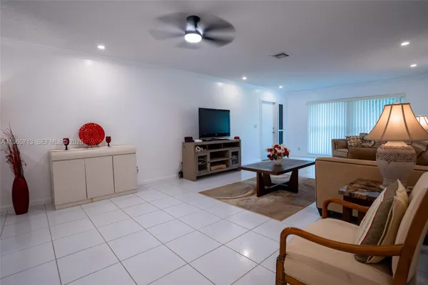 Property Slideshow image 2 of 20 | 10198 dovewood ln a, Boynton Beach, FL, 33436