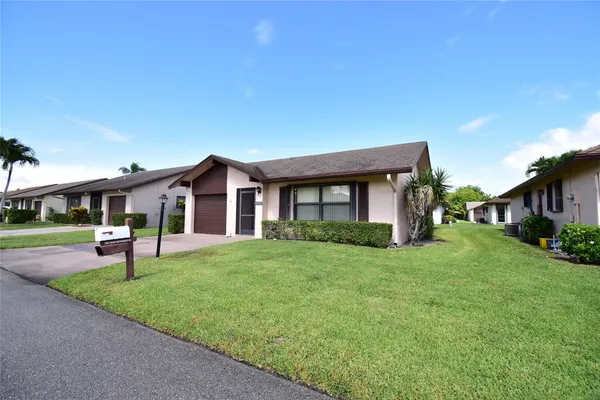 Property Slideshow image 3 of 16 | 3305 silver buttonwood dr, ,, FL, 33463