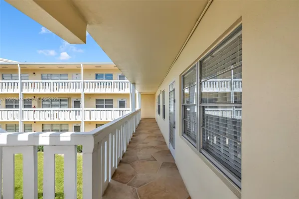 Property Slideshow image 3 of 31 | 152 dorset d # 152, Boca Raton, FL, 33434