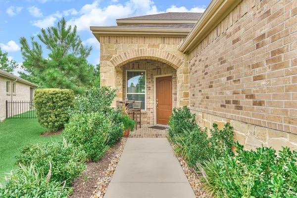 Property Slideshow image 2 of 48 | 128 caspian way, Spring, TX, 77382