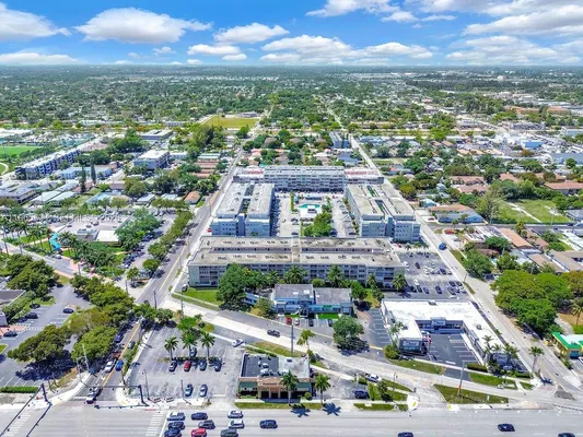 Property Slideshow image 3 of 23 | 410 se 2nd st 223, Hallandale Beach, FL, 33009