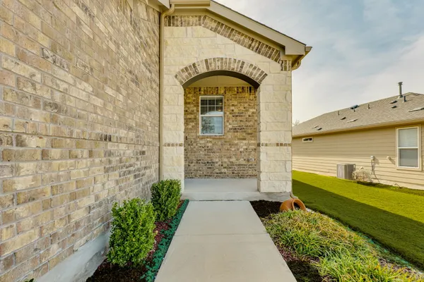 Property Slideshow image 2 of 36 | 911 saratoga ln, Georgetown, TX, 78633