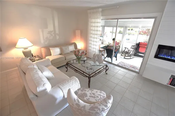 Property Slideshow image 2 of 52 | 138 amherst ln, Lake Worth, FL, 33467