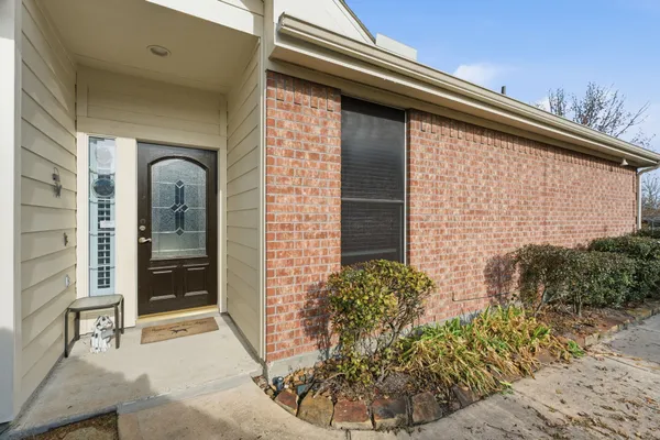 Property Slideshow image 2 of 28 | 27 paddington ct, Conroe, TX, 77384