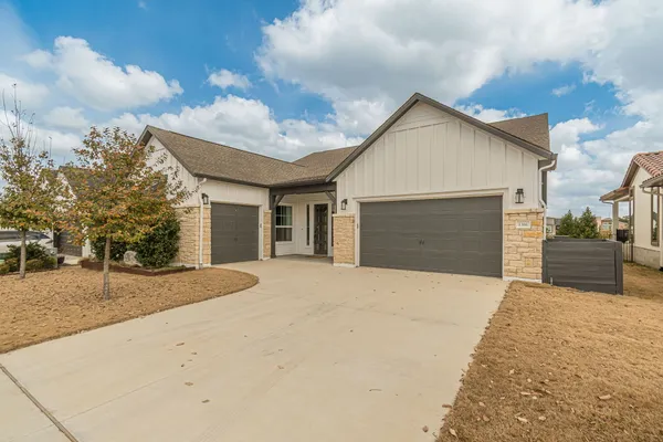 Property Slideshow image 2 of 40 | 1316 dancing oak ln, San Marcos, TX, 78666