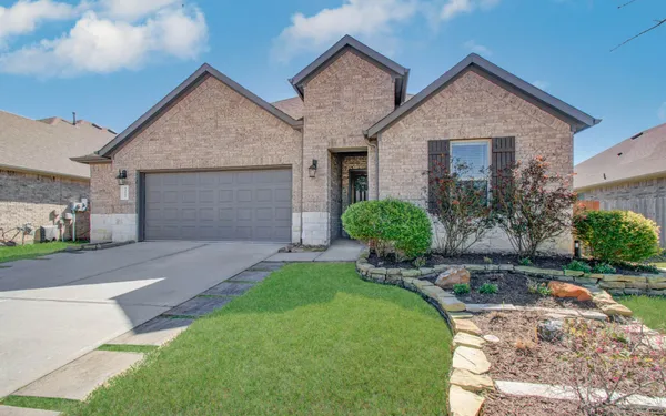 Property Slideshow image 2 of 40 | 14019 autumn creek ct, Conroe, TX, 77384