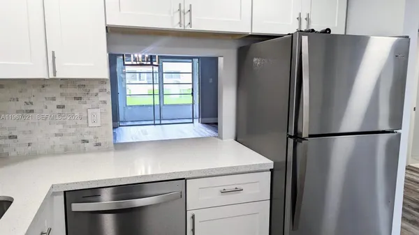 Property Slideshow image 3 of 14 | 7600 nw 5th pl 108, Margate, FL, 33063