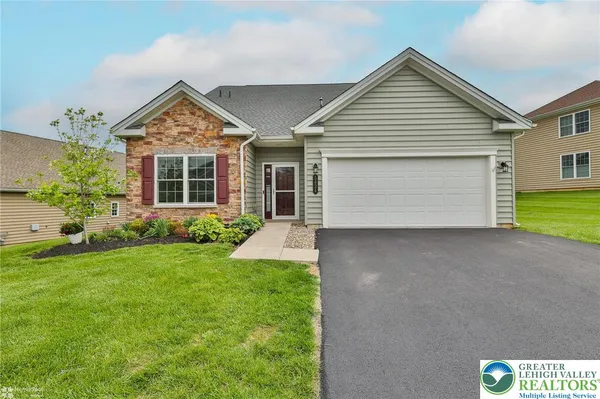 Property Slideshow image 2 of 78 | 5424 traditions dr, Upper Saucon Twp, PA, 18036