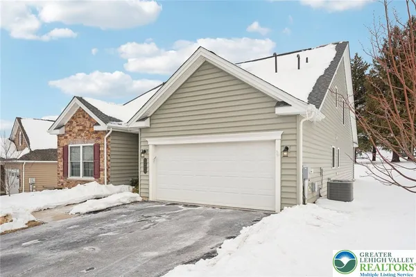 Property Slideshow image 2 of 41 | 5424 traditions dr, Upper Saucon Twp, PA, 18036