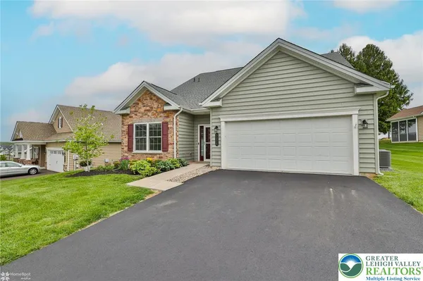 Property Slideshow image 3 of 78 | 5424 traditions dr, Upper Saucon Twp, PA, 18036