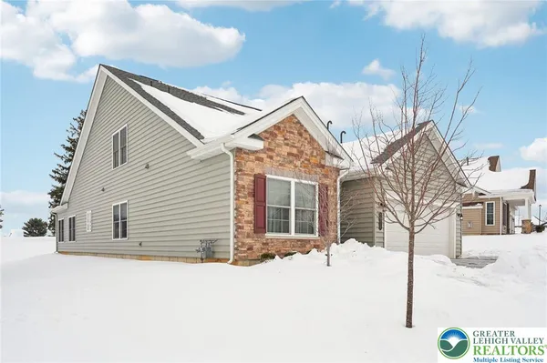 Property Slideshow image 3 of 41 | 5424 traditions dr, Upper Saucon Twp, PA, 18036