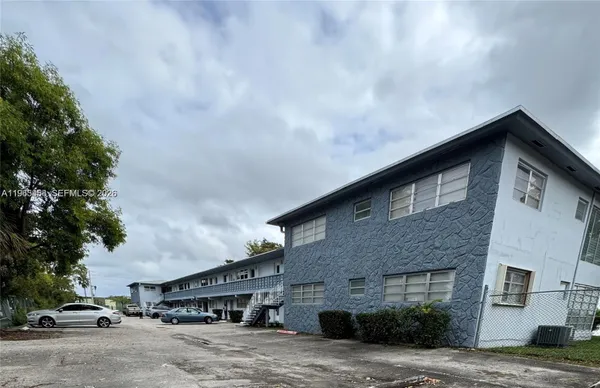 Property Slideshow image 3 of 21 | 300 ne 191st st 212, Miami, FL, 33179