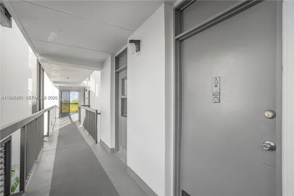 Property Slideshow image 3 of 30 | 20500 w country club dr 607, Aventura, FL, 33180