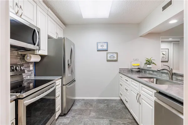 Property Slideshow image 2 of 36 | 11 plantation dr apt 204, Vero Beach, FL, 32966