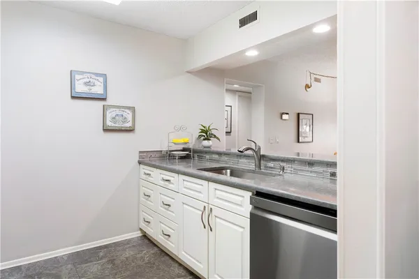 Property Slideshow image 3 of 36 | 11 plantation dr 204, Vero Beach, FL, 32966