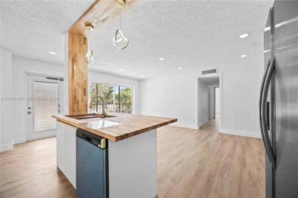 Property Slideshow image 2 of 25 | 7511 s oriole blvd 201, Delray Beach, FL, 33446