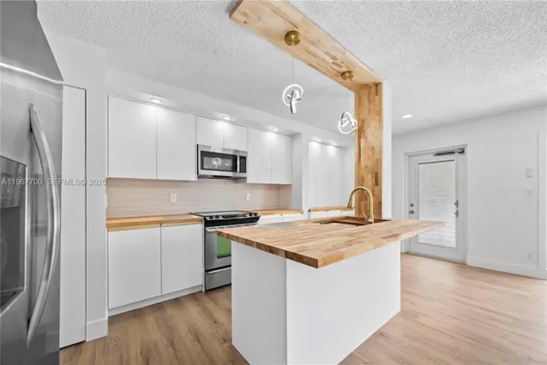 Property Slideshow image 3 of 25 | 7511 s oriole blvd 201, Delray Beach, FL, 33446