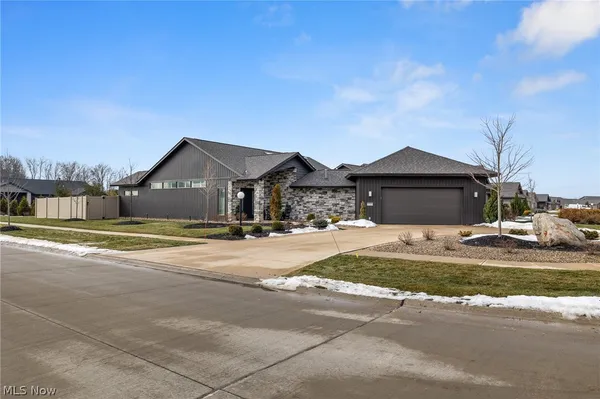 Property Slideshow image 2 of 30 | 9160 pleasant ridge cir, North Ridgeville, OH, 44039