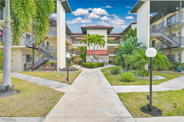 Property Slideshow image 2 of 38 | 11140 caravel cir 305, Fort Myers, FL, 33908