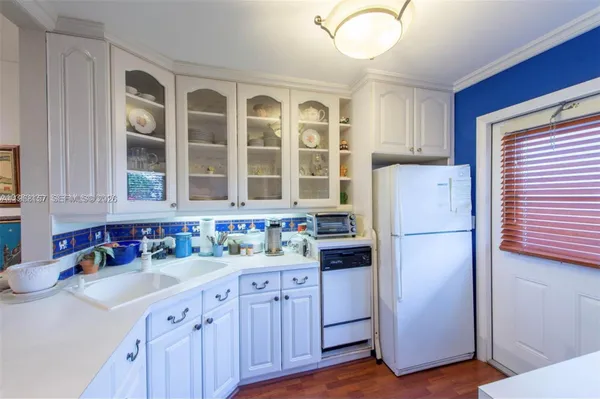 Property Slideshow image 2 of 10 | 2200 park ln apt 105, Hollywood, FL, 33021