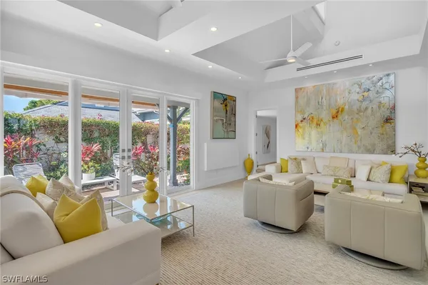 Property Slideshow image 2 of 38 | 657 bridgeway ln # 140, Naples, FL, 34108