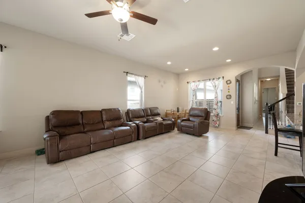 Property Slideshow image 3 of 40 | 205 clubhouse dr g, Georgetown, TX, 78628