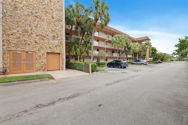 Property Slideshow image 2 of 25 | 4950 e sabal palm blvd 310, Tamarac, FL, 33319