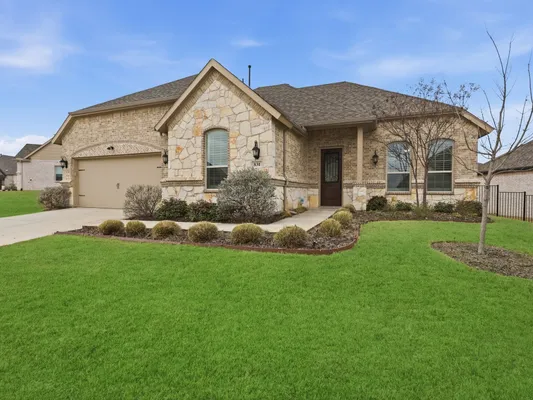 Property Slideshow image 3 of 33 | 831 rio vista ln, Rockwall, TX, 75087