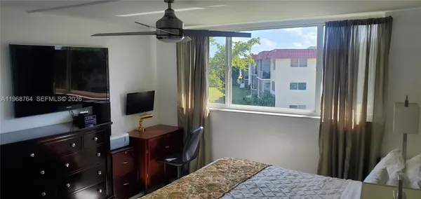 Property Slideshow image 3 of 26 | 9720 s hollybrook lake dr 303, Pembroke Pines, FL, 33025