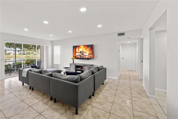 Property Slideshow image 3 of 35 | 13870 oneida dr h1, Delray Beach, FL, 33446